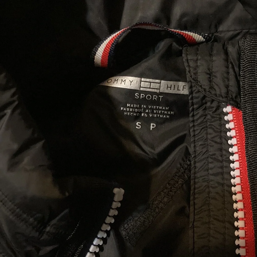 Tommy Hilfiger Puffer Vest - Picture 5 of 7